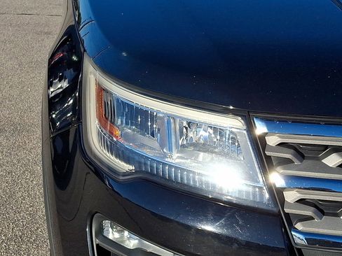 Used 2018 Ford Explorer XLT w/ Equipment Group 202A image 9