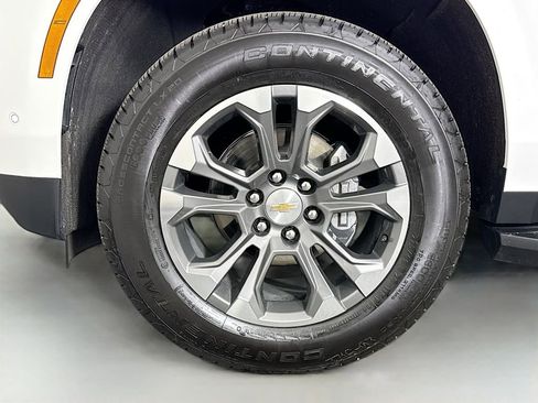 Used 2025 Chevrolet Suburban LT w/ Comfort Package AWD/4WD image 32