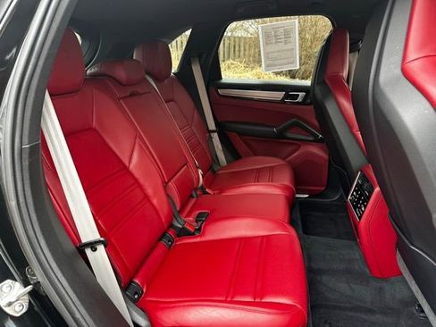 Used 2023 Porsche Cayenne S Platinum image 29