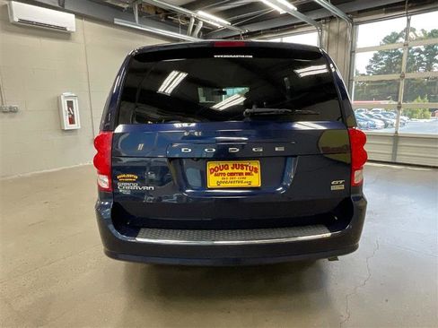 Used 2017 Dodge Grand Caravan GT image 4
