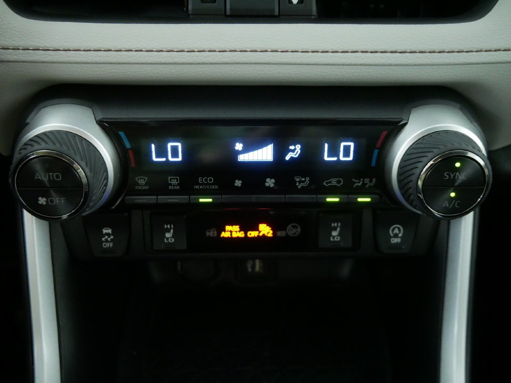 Used 2025 Toyota RAV4 XLE Premium w/ Weather Package AWD/4WD image 30