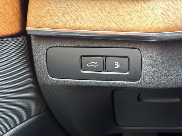 Certified 2024 Volvo XC90 T8 Plus w/ Protection Package Premier AWD/4WD image 31