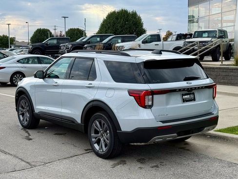 New 2026 Ford Explorer Active w/ Active Comfort Package image 3