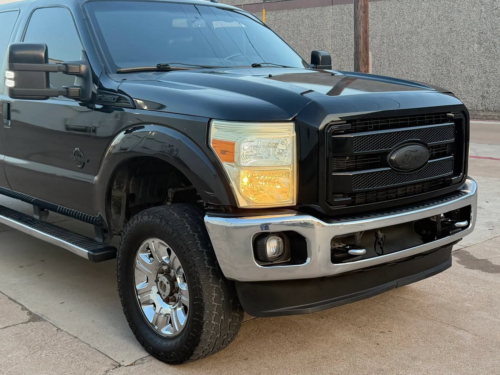 Used 2015 Ford F250 Lariat w/ Lariat Ultimate Package AWD/4WD image 3