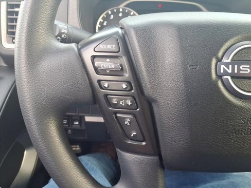Used 2024 Nissan Frontier SV image 14