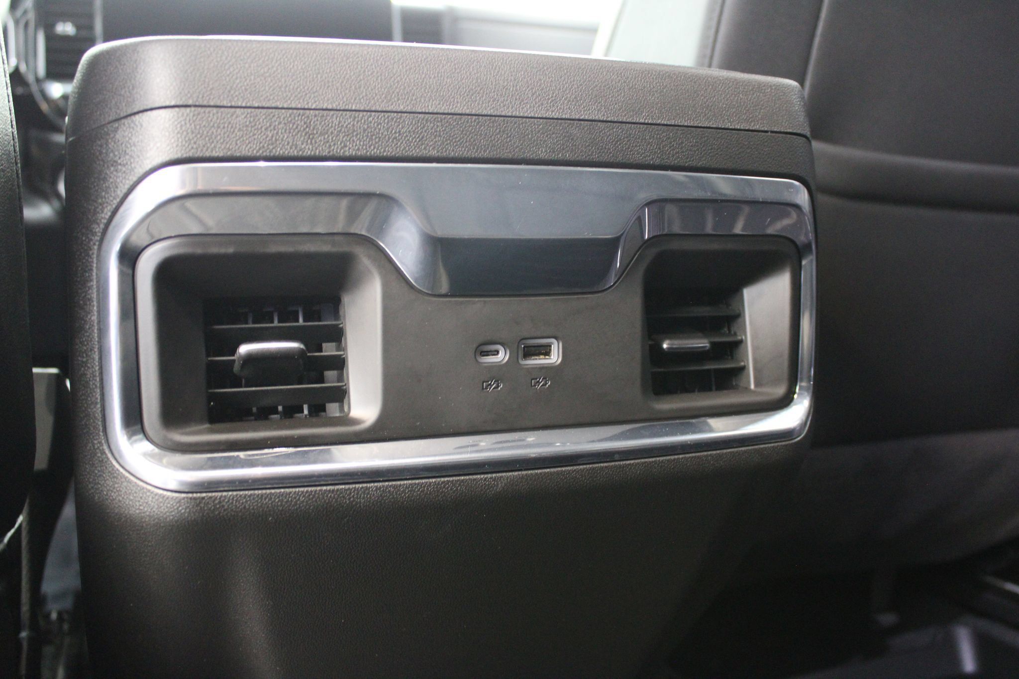 Used 2025 Chevrolet Silverado 1500 LTZ AWD/4WD image 19