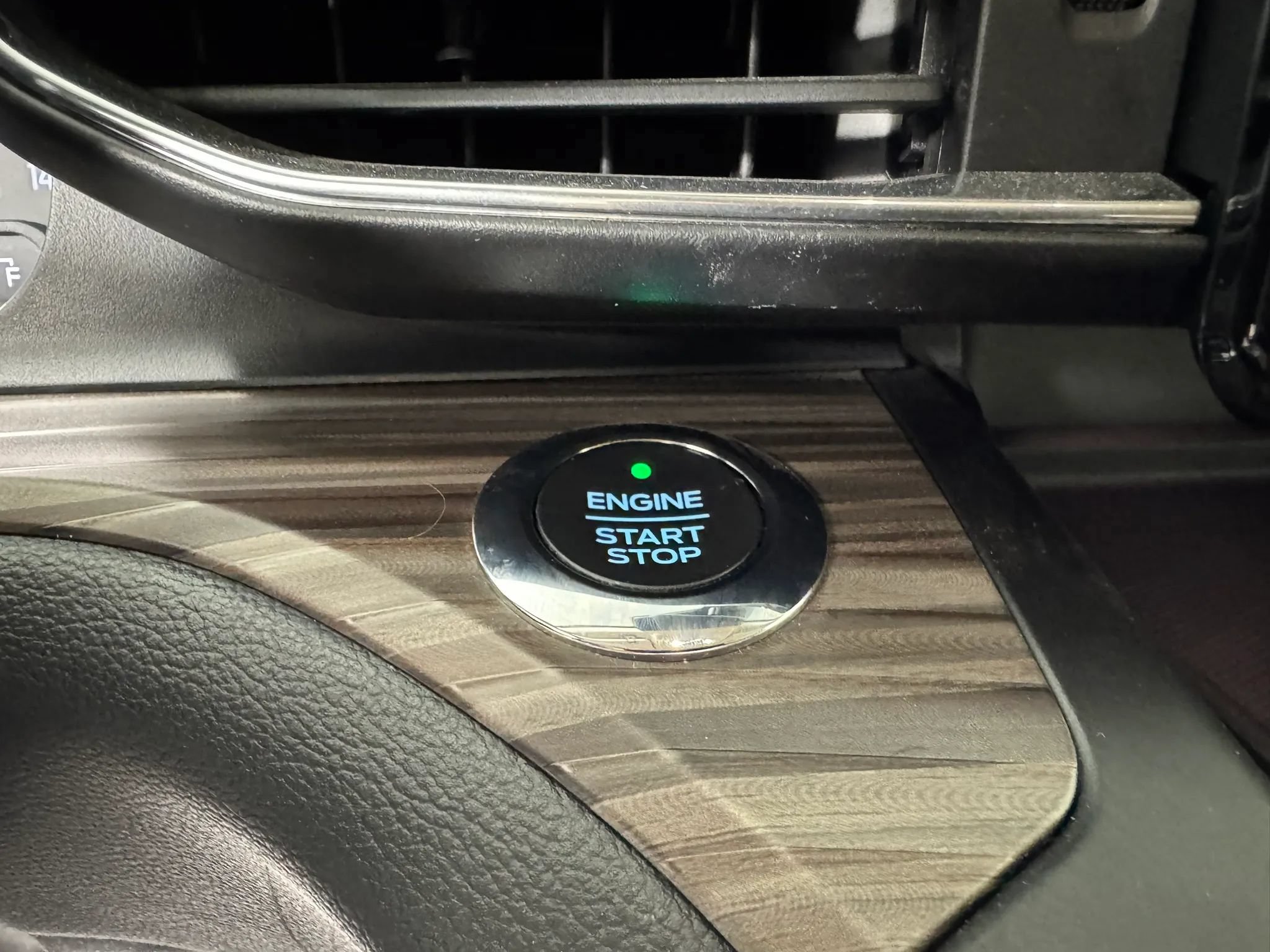 Used 2020 Ford Explorer Limited AWD/4WD image 17