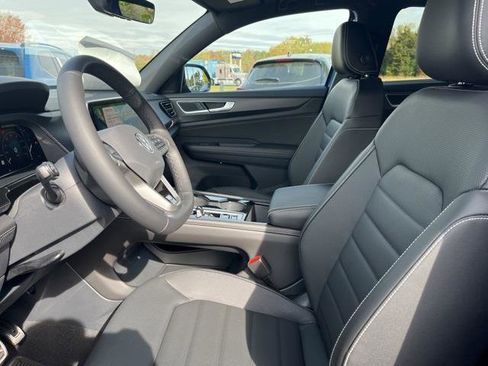 Certified 2025 Volkswagen Atlas Cross Sport SEL R-Line image 19