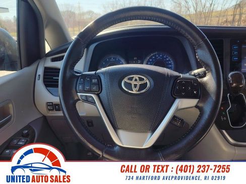 Used 2015 Toyota Sienna XLE w/ XLE Navigation Package image 18