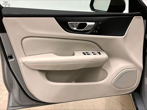 Used 2024 Volvo S60 B5 Plus image 26