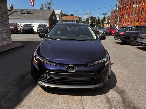 Used 2025 Toyota Corolla LE FWD image 2