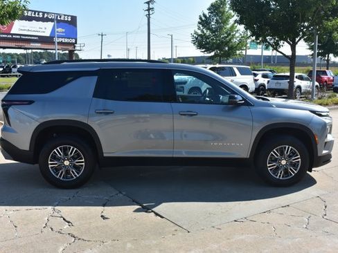 New 2026 Chevrolet Traverse LT w/ Driver Confidence Package FWD image 4