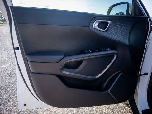 Used 2021 Kia Soul S image 19