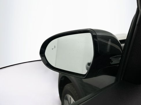 Used 2022 Kia Niro EX image 16