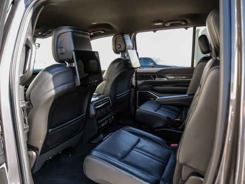 Used 2022 Jeep Wagoneer Series III w/ Convenience Group I image 38