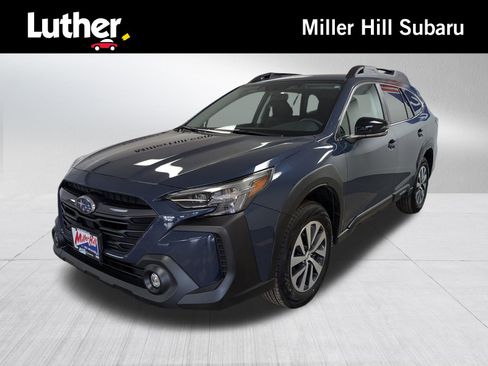 Used 2025 Subaru Outback Premium image 1