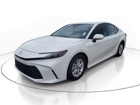 Used 2025 Toyota Camry LE FWD image 3