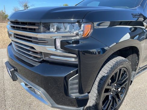 Used 2022 Chevrolet Silverado 1500 High Country w/ Technology Package image 9