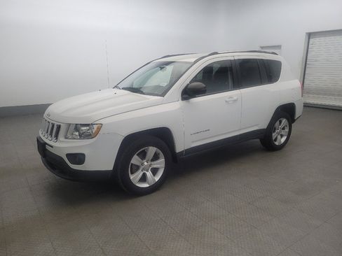 Used 2013 Jeep Compass Latitude image 2
