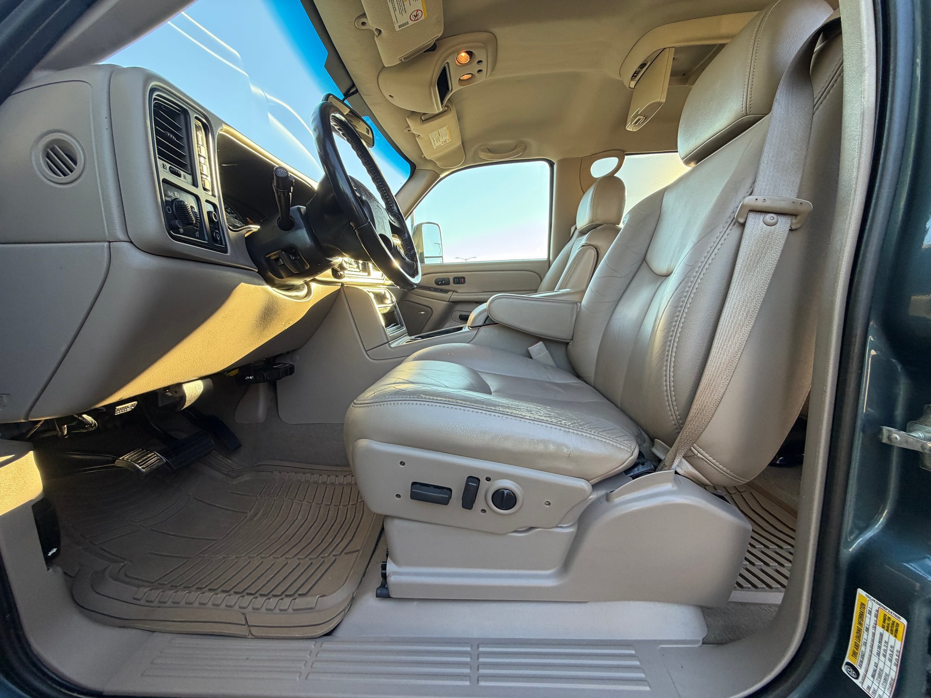 Used 2006 Chevrolet Silverado 3500 LT w/ Heavy-Duty Power Package AWD/4WD image 26