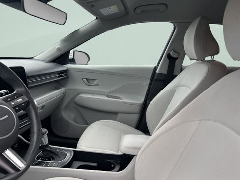 Used 2025 Hyundai Kona SEL image 11