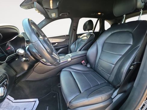 Used 2020 Mercedes-Benz GLC 300 image 9