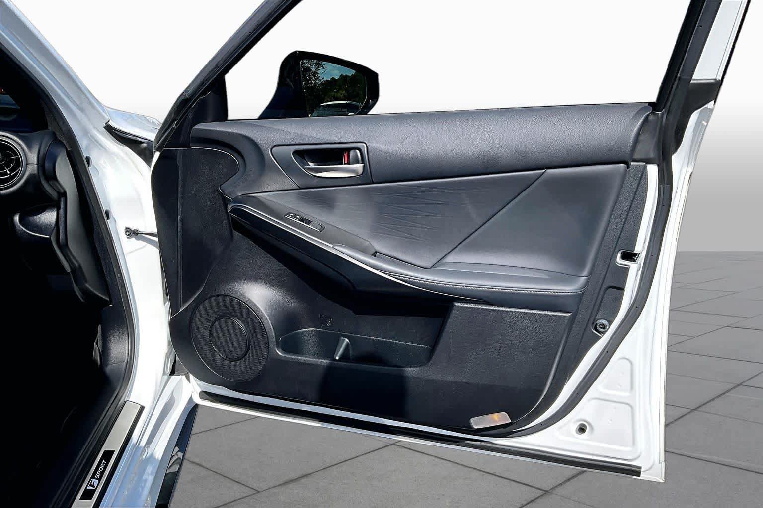 Used 2023 Lexus IS 500 RWD image 22
