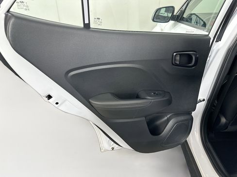 Used 2025 Hyundai Venue Limited image 26