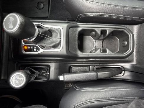 Used 2020 Jeep Wrangler Unlimited Sahara image 19