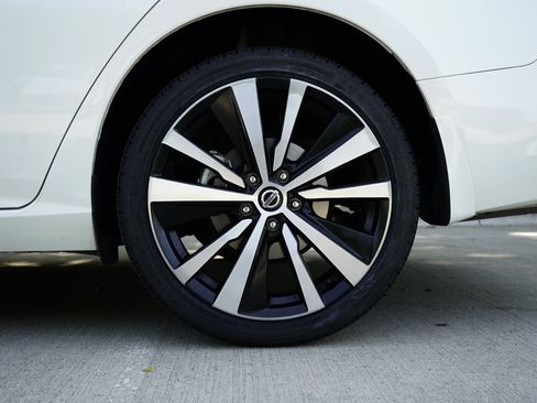 Used 2022 Nissan Altima 2.5 Platinum image 12