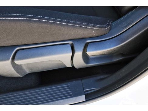 Used 2025 Nissan Rogue S image 27