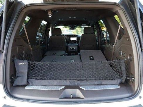 Used 2023 GMC Yukon Denali AWD/4WD image 9