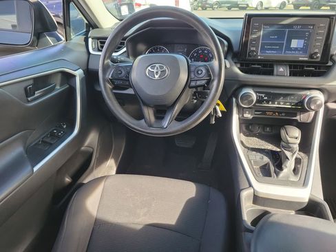 Used 2021 Toyota RAV4 LE image 11