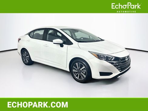 Used 2025 Nissan Versa SV FWD image 1