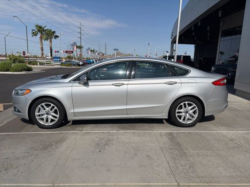 Used 2014 Ford Fusion SE w/ Equipment Group 202A FWD image 2