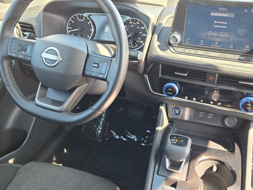 Used 2025 Nissan Rogue SV AWD/4WD image 6