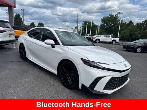 Used 2025 Toyota Camry SE FWD image 9