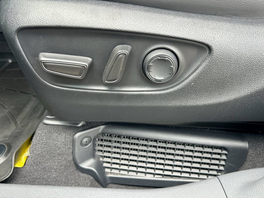 Used 2024 Toyota Sienna XSE FWD image 12