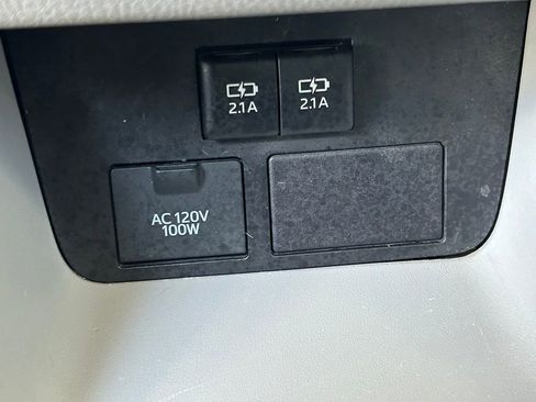 Used 2017 Toyota Highlander XLE image 25