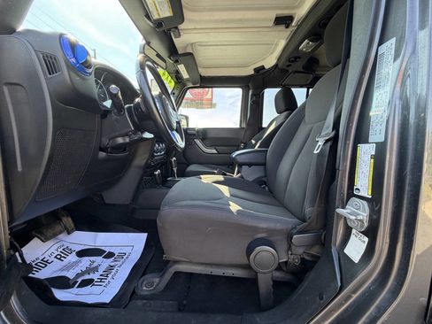 Used 2018 Jeep Wrangler Unlimited Sport S image 11