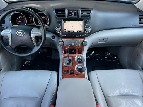 Used 2010 Toyota Highlander Limited AWD/4WD image 3