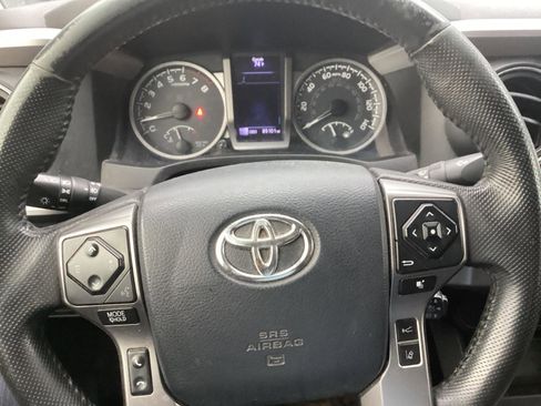 Used 2018 Toyota Tacoma SR5 RWD image 2
