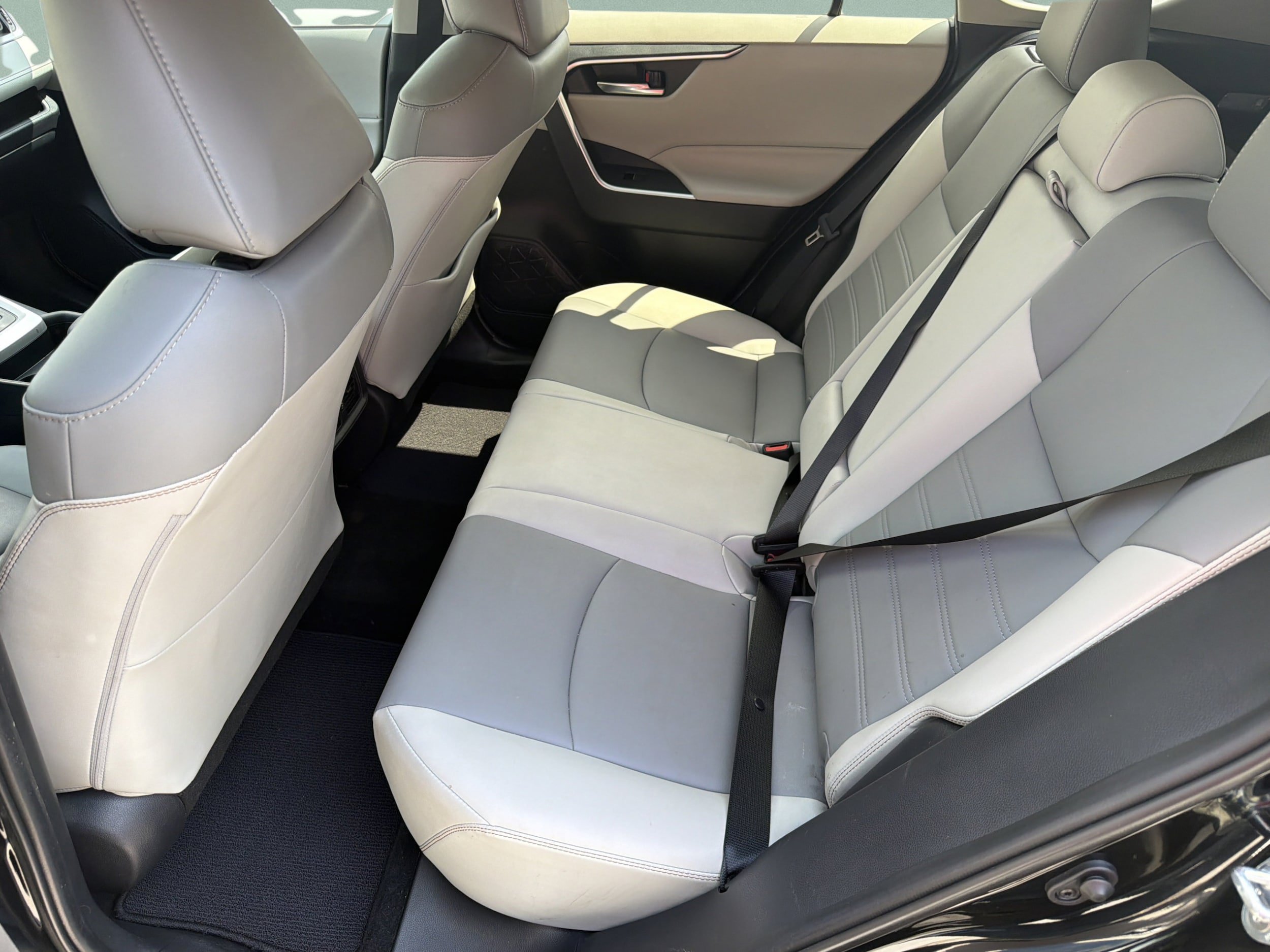 Used 2019 Toyota RAV4 XLE Premium w/ Cold Weather Package FWD image 24