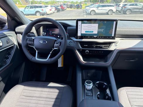 New 2026 Ford Explorer ST-Line w/ ST-Line Street Pack AWD/4WD image 9