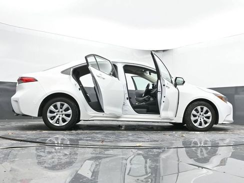 Used 2025 Toyota Corolla LE image 72