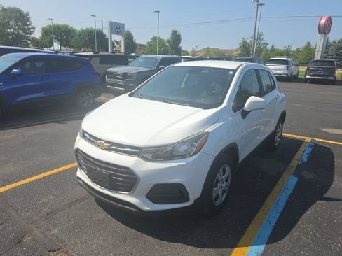 Used 2018 Chevrolet Trax LS FWD image 3