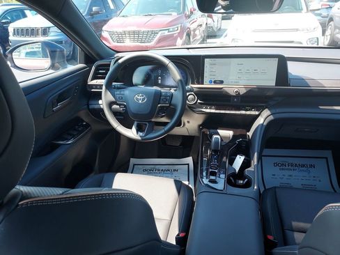 Used 2025 Toyota Crown Signia image 15