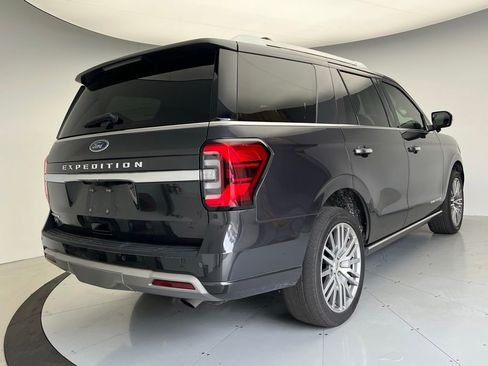 Used 2022 Ford Expedition Platinum image 3
