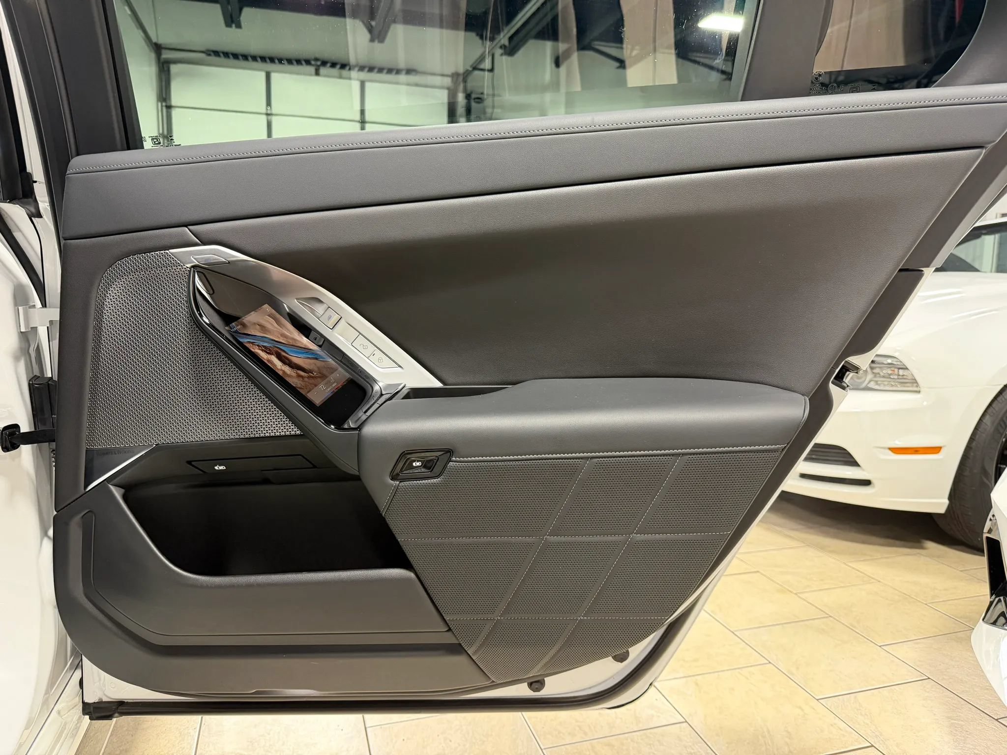 Used 2024 BMW i7 xDrive60 w/ Executive Package AWD/4WD image 35
