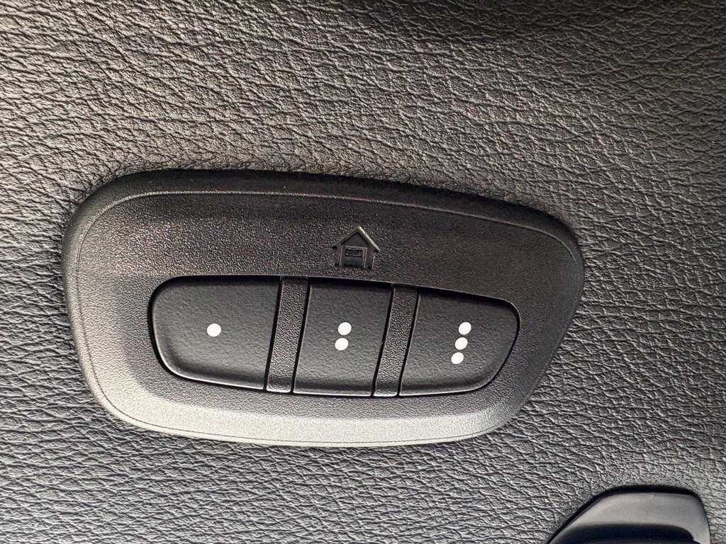 Used 2025 Jeep Wrangler Unlimited Sahara AWD/4WD image 25